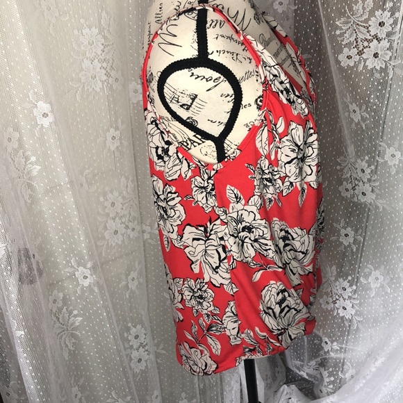 West Kei Red and Black White Floral Crossover Cami Tank Front Elastic Hem Medium - Picture 4 of 7